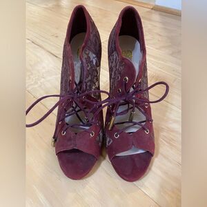 Victoria’s Secret Lace up burgundy Ankle booties. Excellent condition. Size 7